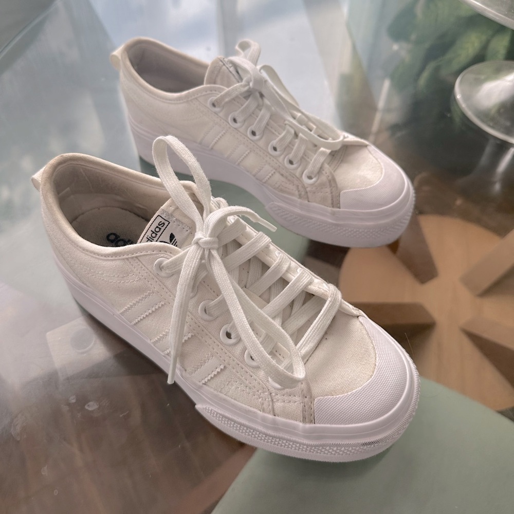 Adidas 7.5, Womans classic white sneakers